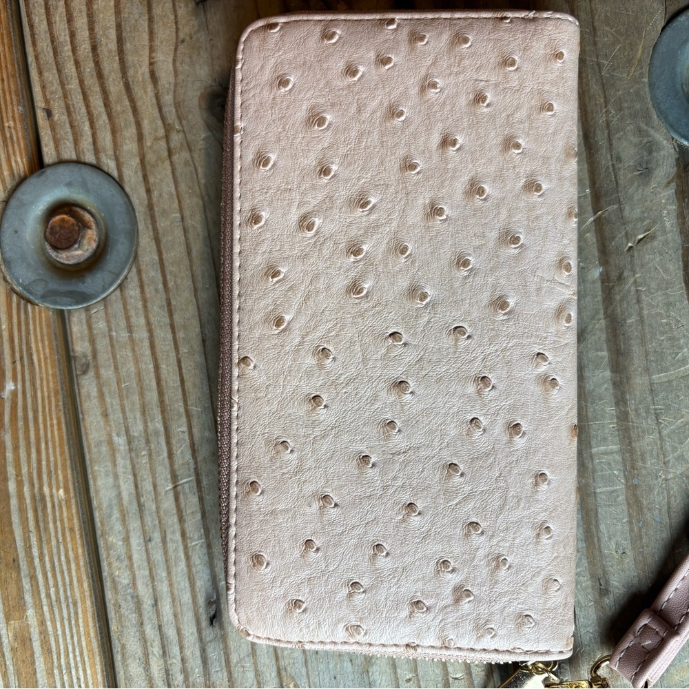 Elegant Cream Ostrich-Embossed Women's Wallet
